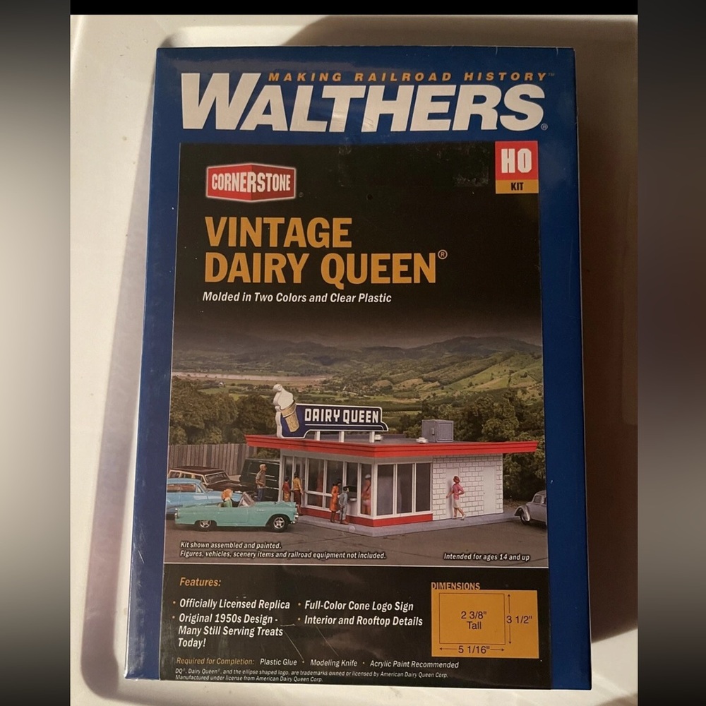Walthers HO Scale Vintage Dairy Queen Kit